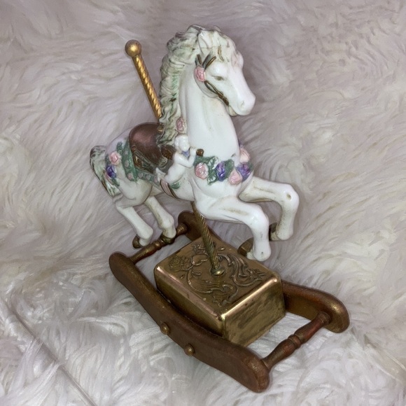 Carousel 🎠 Musical Rocking Horse - Picture 4 of 12
